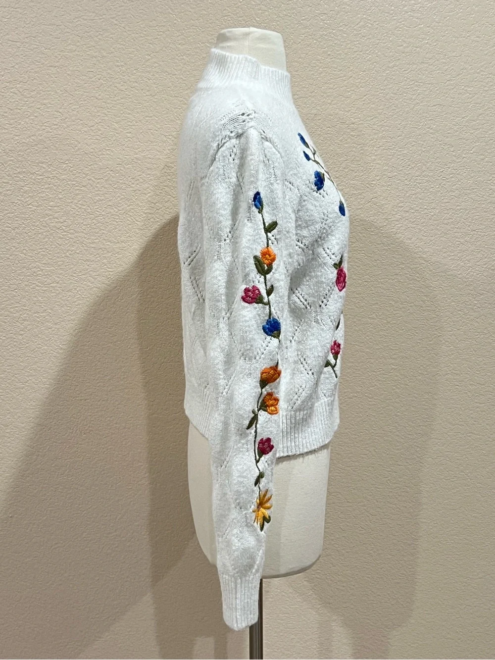 Francesca's White Floral Embroidered Pointelle Knit Mock Neck Sweater Sz Medium